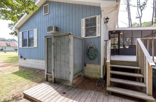 Chincoteague House | Beach Pines is a fabulous 3 Bedroom/2 Bath Vacation Home on Chincoteague Island.