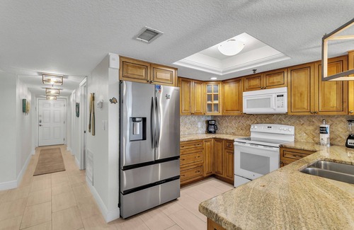 Madeira Beach Condo | Beach Place 311 3 BR Gulf Front