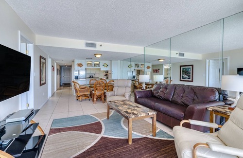 Madeira Beach Condo | Beach Place 511 3 BR Gulf Front