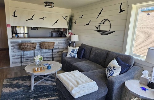 Ocean Shores Condo | Beach Please! Full Cozy Condo In Ocean Shores with Private Deck