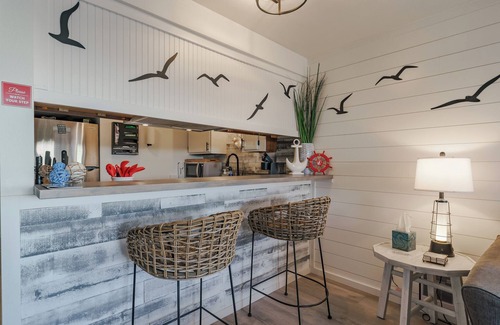 Ocean Shores Condo | Beach Please! Full Cozy Condo In Ocean Shores with Private Deck