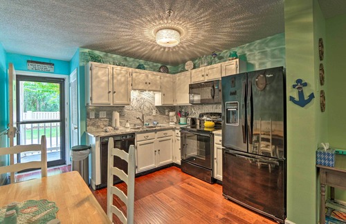 Palmetto Dunes Condo | Beach + Pool Access: Colorful Hilton Head Condo!