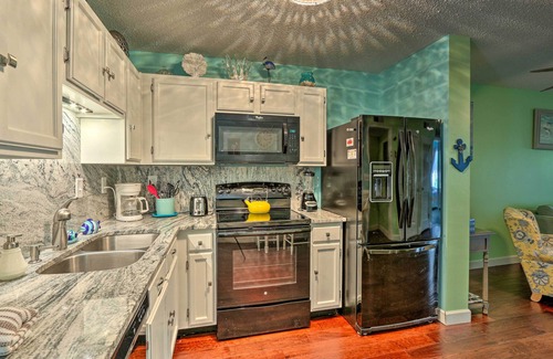 Palmetto Dunes Condo | Beach + Pool Access: Colorful Hilton Head Condo!