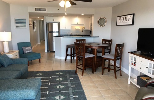 Myrtle Beach Condo | Beach-Pools-Relaxing-King Bed-Clean-Comfy-WiFi