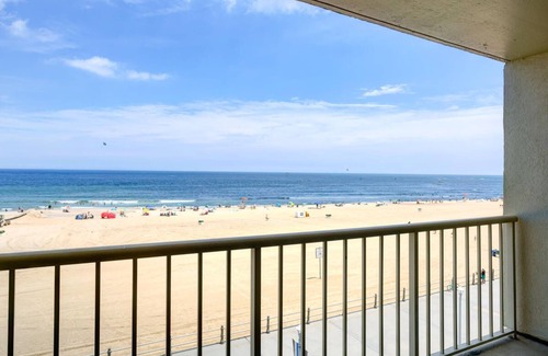 Northeast Virginia Beach Condo | Beach Quarters Resort 4th of 1BR 1BA Oceanfront Sleeps Six