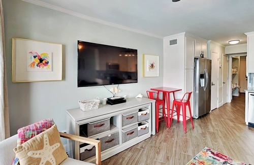Tybee Island Condo | Beach Racquet A209 | Easy Walk to Beach & Community Pools!