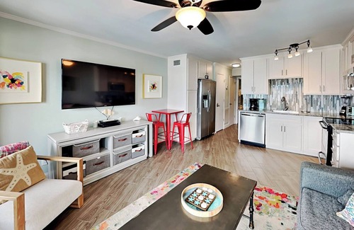 Tybee Island Condo | Beach Racquet A209 | Easy Walk to Beach & Community Pools!