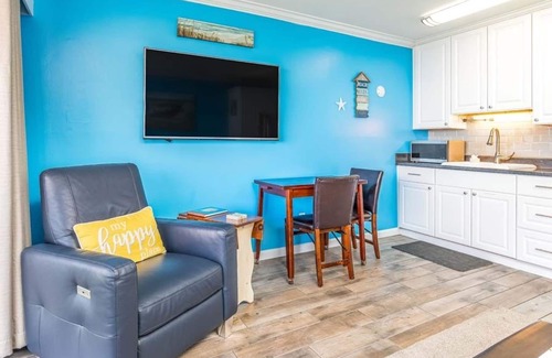 Tybee Island Condo | Beach Racquet A219 | Sunset Views, Steps to Beach