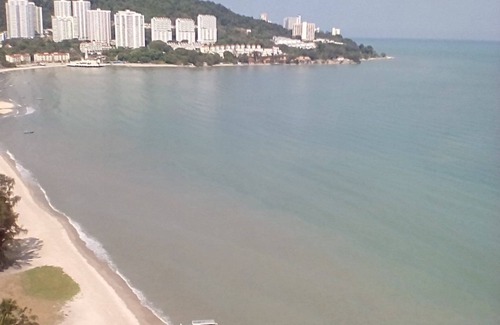 Tanjung Bungah Apartment | Beach Resort Paradise hotel suite