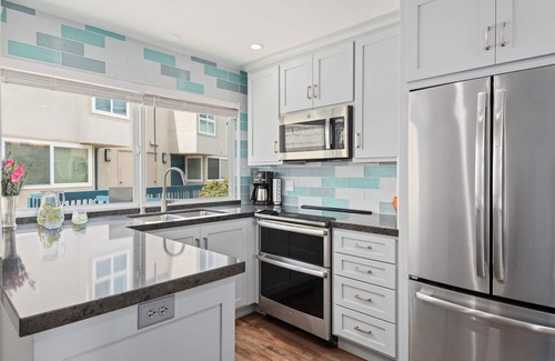 Carpinteria Condo | Beach Retreat Condo with a Heated Pool & Hot Tub!