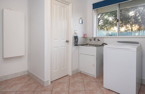 Quindalup House | Beach Retreat - Family & Pet Friendly + only 400m from beach