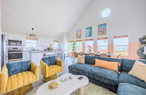 Port Bolivar House | Beach Retreat w/Game Room, Mini-Golf & EV charging - Dog Friendly!