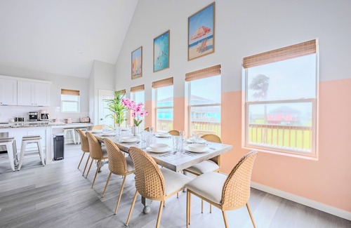Port Bolivar House | Beach Retreat w/Game Room, Mini-Golf & EV charging - Dog Friendly!