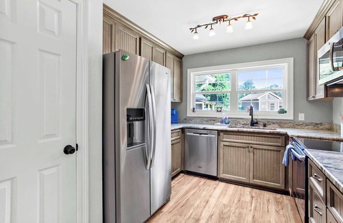 Ocean Springs House | Beach Retreat w/Pool, Hottub & Outdoor Theatre