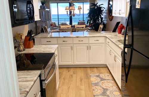Navarre Beach Condo | Beach Service Included!