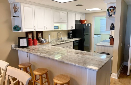 Navarre Beach Condo | Beach Service Included!
