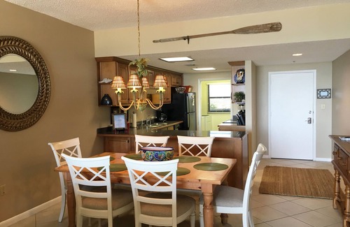 Navarre Beach Condo | Beach Service Included!