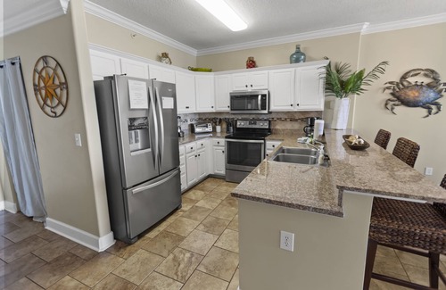 Long Beach Condo | Beach service included!