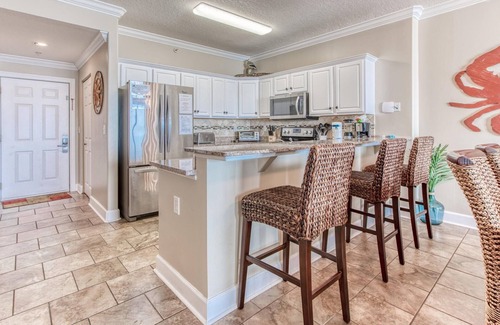 Long Beach Condo | Beach service included!