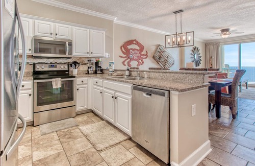 Long Beach Condo | Beach service included!