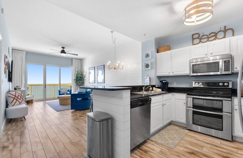 Panama City Beach Condo | Beach Service Included! Gulf Front 3BR.