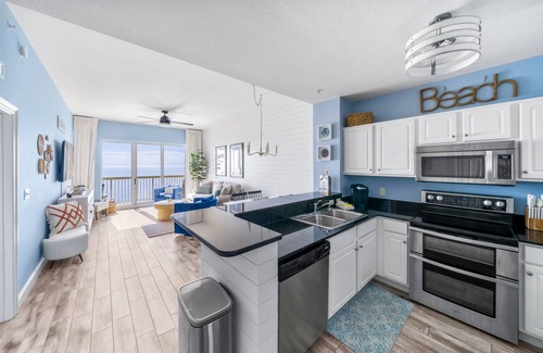 Panama City Beach Condo | Beach Service Included! Gulf Front 3BR.