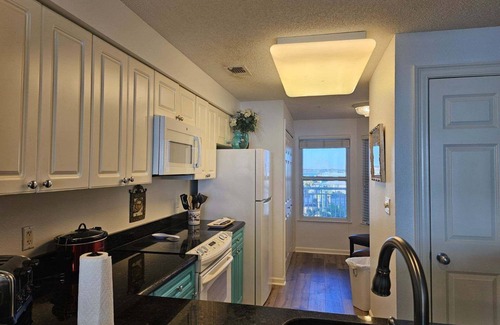Navarre Beach Condo | Beach setup included March thru Oct. EV charger on site