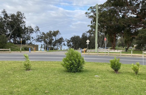 Vincentia Apartment | Beach shack by the beach -Jervis Bay