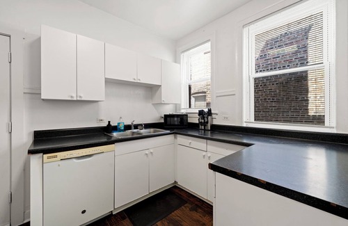 Rogers Park Apartment | Beach Side in the City - Chicago