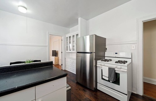 Rogers Park Apartment | Beach Side in the City - Chicago