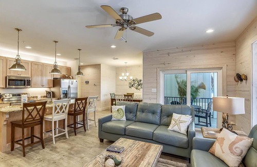 Orange Beach House | Beach Side, Pool | BIG Dogs | Free Parking | Beach Getaways