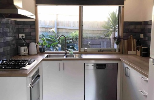 McCrae House | Beach side villa in McCrae