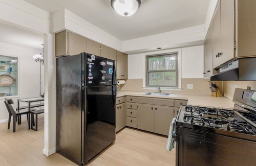 Beachwood-Bluffton House | Beach St Escape-Hot tub-5min Walk to the Beach