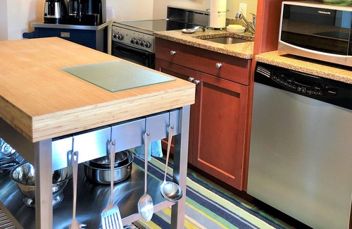 York Beach Condo | 🏖BEACH STREET RETREAT~ OCEAN VIEW 2BR-2BA condo in the ❤️ of Short Sands Village!