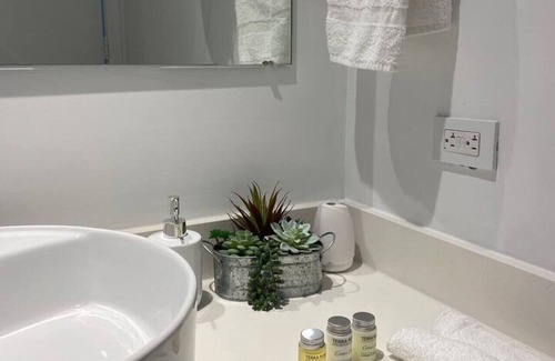 Hallandale Beach Hotel | Beach Studio Apmt 2 Full Beds