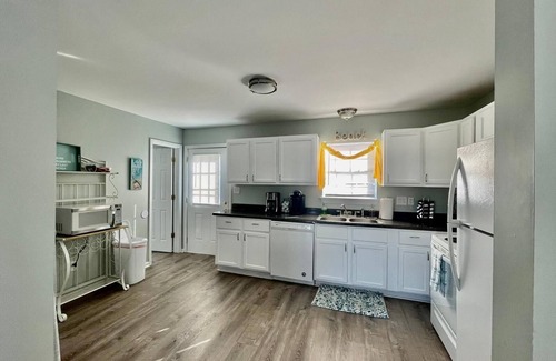 Gulfport House | Beach & Sunset views Cottage! Close to Downtown