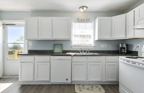 Gulfport House | Beach & Sunset views Cottage! Close to Downtown