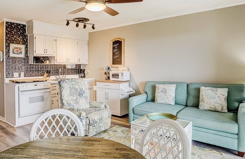 Folly Field Condo | Beach & Tennis Resort Getaway with Pools, Gym & On-Site Dining