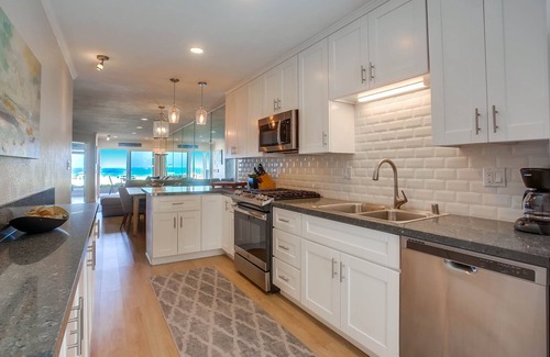 Mission Beach Condo | Beach Therapy! Gorgeous Ocean Front in heart of Mission Beach!