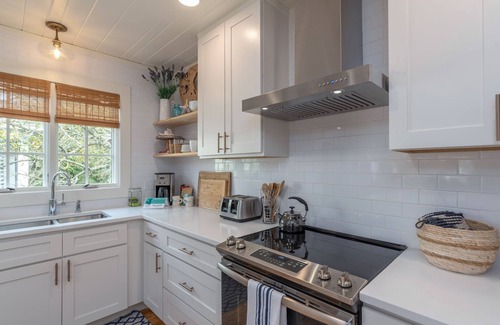 Tybee Island House | Beach Therapy: Stylish Cottage with Private Courtyard, Wrap-Around Porches, and Modern Decor.