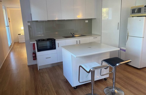 Stanwell Park Apartment | Beach to Bush, is a private one bedroom apartment with off street parking .