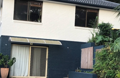 Stanwell Park Apartment | Beach to Bush, is a private one bedroom apartment with off street parking .