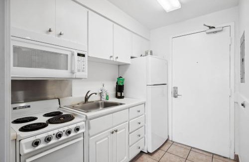 Panama City Beach Hotel | Beach Tower Beachfront Hotel, a By The Sea Resort