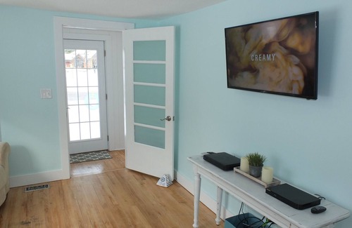 Frankfort Cottage | Beach Town Escape - COMPLETELY RENOVATED AND GORGEOUS! WALK TO LAKE AND BEACH!