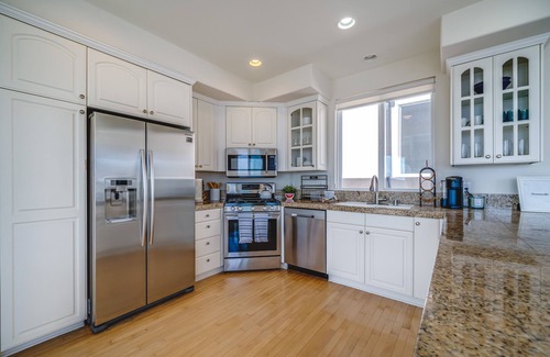 Sand Section House | Beach Townhome + Ocean Views + Sleeps 6 + Parking