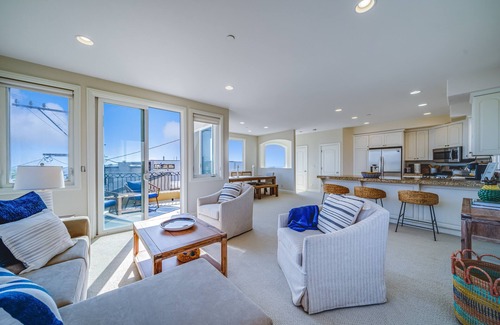 Sand Section House | Beach Townhome + Ocean Views + Sleeps 6 + Parking