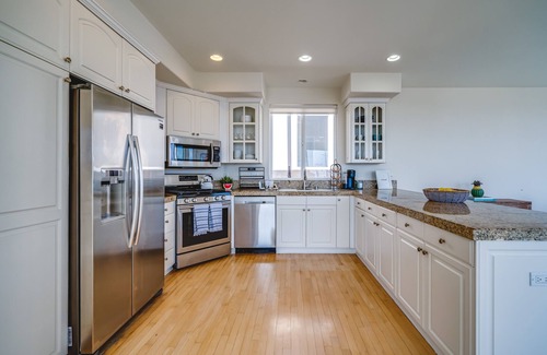 Sand Section House | Beach Townhome + Ocean Views + Sleeps 6 + Parking