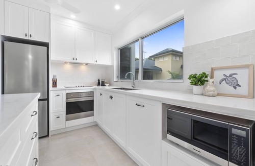 Clifton Beach Apartment | Beach Tropics @ The Ribbons