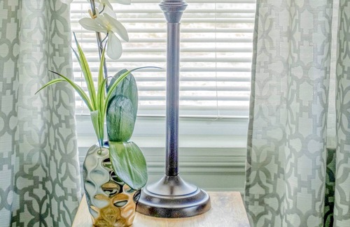 St. Pete Beach Apartment | Beach Unit Quiet & Cozy* 4 min to Beach access*Monthly Stay Unit 4