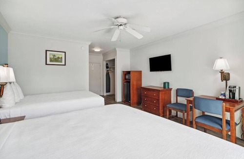 Jacksonville Hotel | Beach Vacation Awaits! Seaside Room with Oceanfront Views, Near Neptune Beach